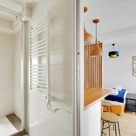 Modern In The Heart Of - * パリ