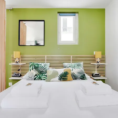 Modern In The Heart Of - * パリ