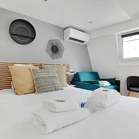 Modern In The Heart Of - * パリ