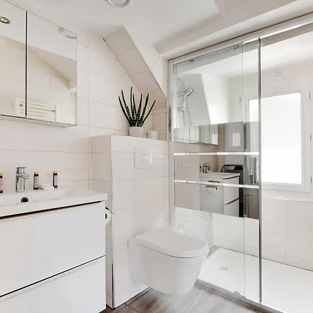 Modern In The Heart Of - * 巴黎